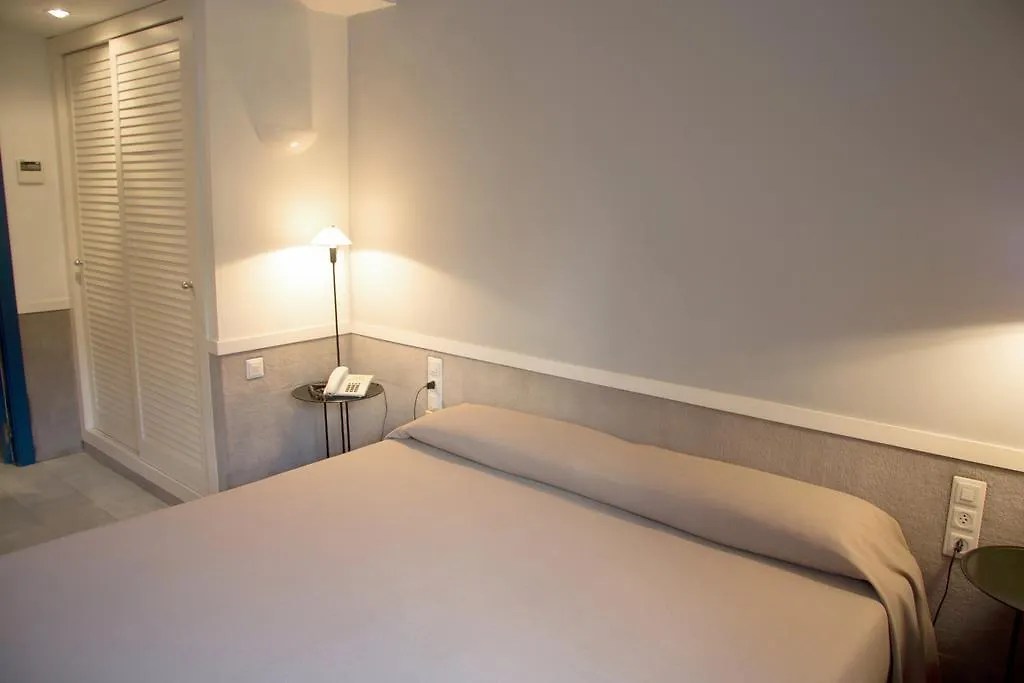 Apartamentos Descartes برشلونة