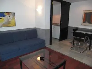 Apartamentos Descartes برشلونة