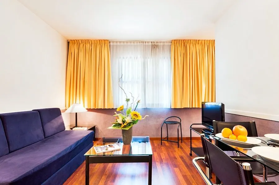 Apartamentos Descartes برشلونة إسبانيا