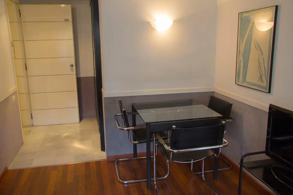Apartamentos Descartes برشلونة إسبانيا